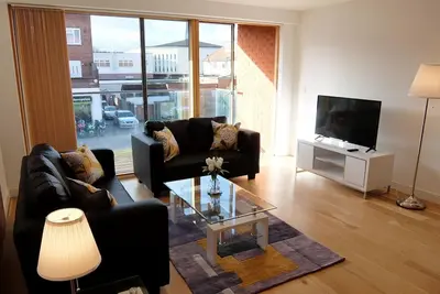 Image de 2 Bed, 2 Bath next to the station