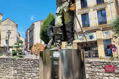 Image de Maison calme dans un parc. ideal famille.