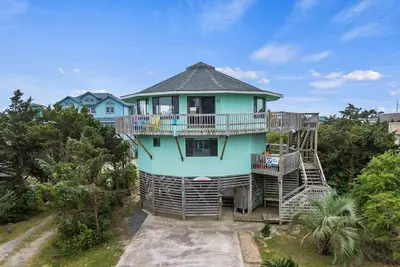 Image de Oceanview Dog Friendly Avon Home w/ Hot Tub, Tiki Bar, and Nearby Beach Access