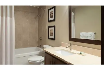 Image de An amazing twist of luxury and outdoor paradise awaits you at Paradise Point. . . .