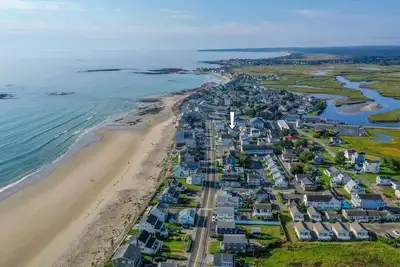 Image de Atlantic Beach House - 6 bed/7 bath, steps to Wells Beach, Ocean and Marsh Views