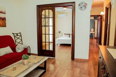 Image de Cozy apartment surrounded by palaces by RentalSevilla