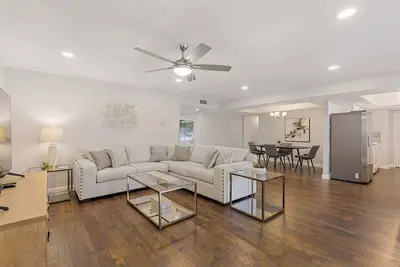 Tch - Spacious 5bd/2ba home in Dallas with Office