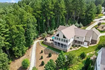 Image de Beautiful Lake House with Mountain View