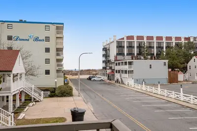 Image de Bright, sunny condo with ocean and bay views in walkable Midtown location