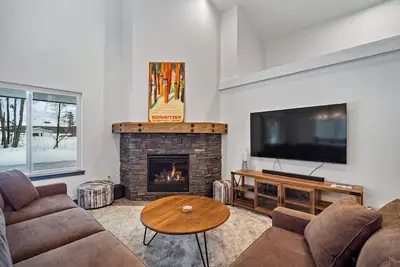 Image de Brand new centrally located home with game room, central Ac, and washer/dryer