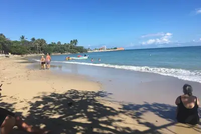 Image de A luxury condo that is a work of Art, 200 feet from the beach,