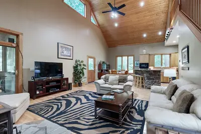 Image de 5-Acre Hideaway | Screened Porch | Tall Ceilings, Office Loft | Wildlife