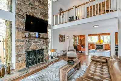 Image de Breath taking views, hiking and biking Trails, Shops, Wineries, Craft Breweries