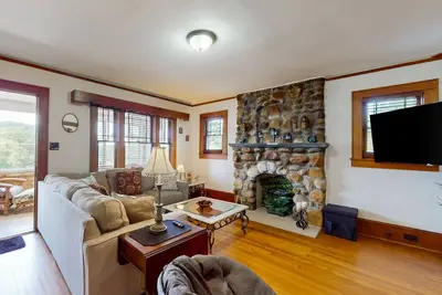 Image de Dog-friendly home with gorgeous mountain views - near Asheville, lake, & skiing