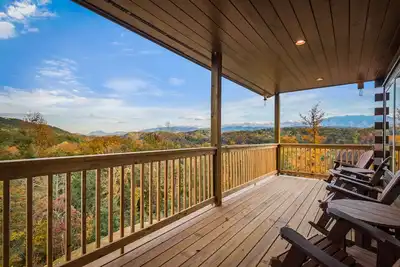 Image de Luxe Mountain-View Cabin w/Hot Tub, Game Room & Theater +Free Attraction Tickets