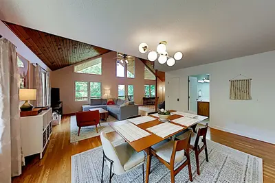 Image de Private mountain hideaway with mountain views & large deck - close to Asheville