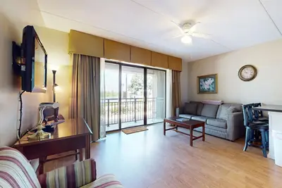 Image de Condo w/ Private Balcony & Lovely River Views in Walkable Locale