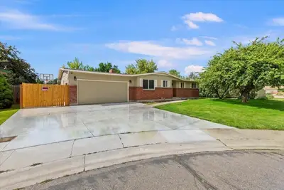 Image de Large Five Bedroom 5 minutes To Airport And Downtown