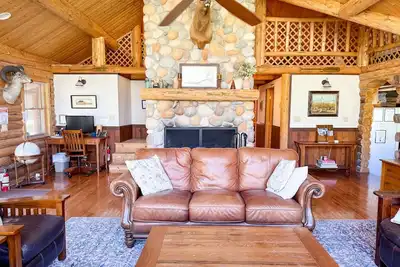 Image de Casino Pines - on the bank of the Salmon River!