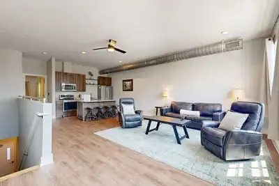 Image de Spacious, chic retreat with deck & Ac - walk to dining, shops, & entertainment