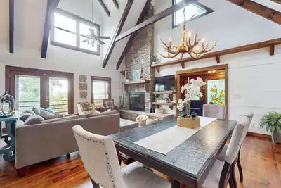 Image de Dazzling retreat: 2 Suites, mtn views - 20 Min to Biltmore Estate in Asheville