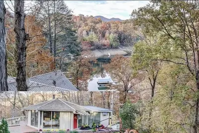 Image de Panoramic Mountain and Lake View