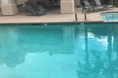 Image de 101 and Shea location Remodled 3 bedroom