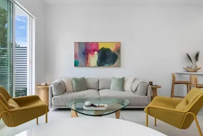 Image de Impeccably Designed 2-story Bauhaus-inspired Home