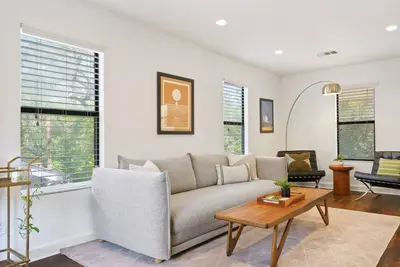 Image de Modern Design in Renovated Apt Near Zilker Park