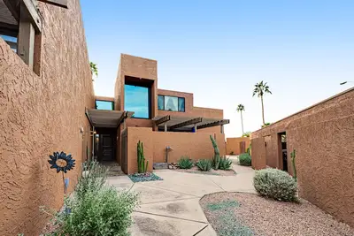 Image de Snowbird-friendly townhouse with central Ac, washer/dryer, tennis courts