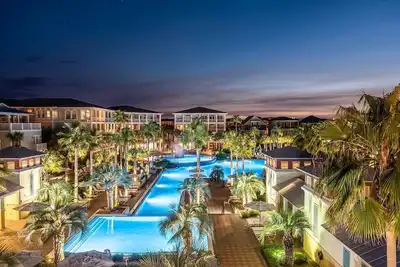 Image de Perfect home for multiple families with beach tram service and a huge pool.