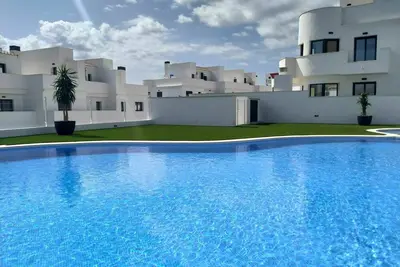 Image de Confortable appartement avec Wifi, piscine, climatisation, Tv, patio, vue panoramique et parking