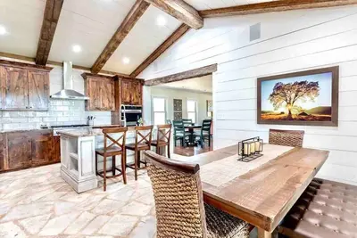 Image de FarmHaus with GuestHaus, Spas & Vineyard Views