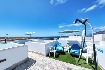 Image de Karma Famara 2 -  25m de la plage, wifi rapide et terrasse sur le toit
