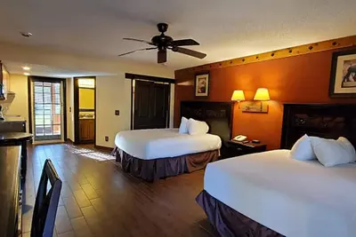 Image de First Floor Corner Suite w/ Private Patio! 158