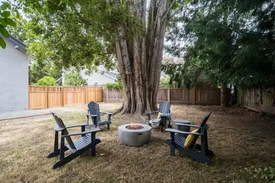 Image de Sophisticated Boho Home in the heart of James Bay