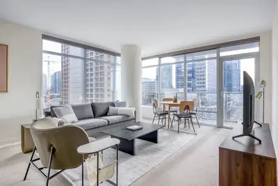 Hip Bellevue 2br w/ Gym & A+ Views, near Downtown Park, by Blueground