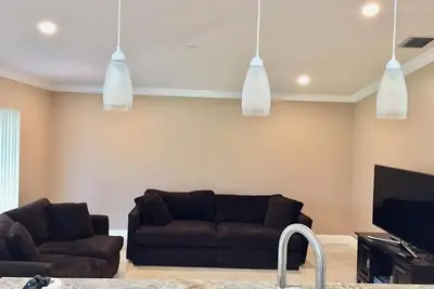 Image de ☀️Luxury family home mins to hard rock stadium/Casino/Malls