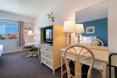 Image de Seaside Serenity: Discover Maui, Pool & Iao Valley Adventure!