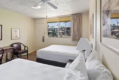 Image de Panoramic Views! 2 Comfortable Units, Outdoor Pool, Near Kanaha Beach Park!