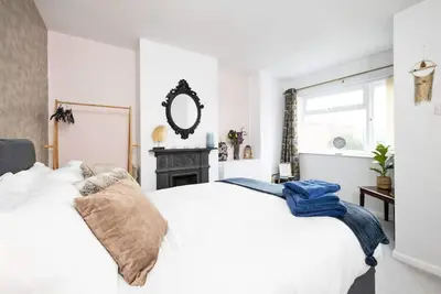 Pendicke Cottage | 3 bed house | Sleeps 6 | Southam Centre | Dog Friendly | Inspire Homes