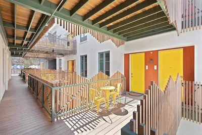 Image de 1-Bedroom Suite: Full Kitchen, Modern Suite, and Tons of Natural Light