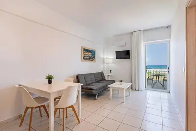 Image de Azure Seaside Apt#10