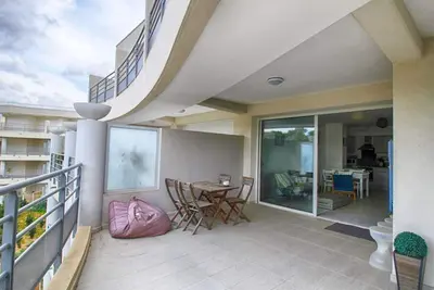 Image de Appartement 3 pièces avec terrasse, à 350m de la plage, parking et clim – Calvi