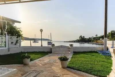 Image de Modern Beach House - less than 2 minutes away from amenities