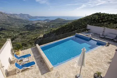 Image de Luxury Apartment Goja with heated infinity pool and Jacuzzi- near Dubrovnik