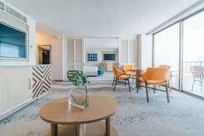 Image de Ultimate Oahu Getaway! 3 Awesome Units, Pets Allowed, Near Waikiki Beach Walk!