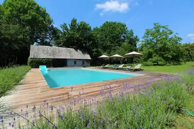 Image de Superbe longère en pierres avec piscine de 14m, nichée dans un cadre idyllique