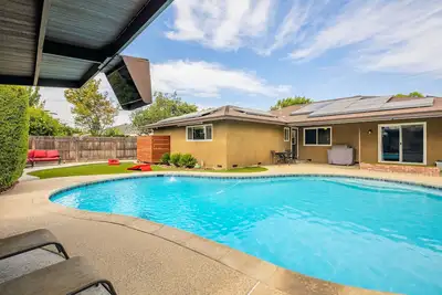 Image de Marvel home w/ Pool, Gazebo, Movie Room, Gym, Traeger