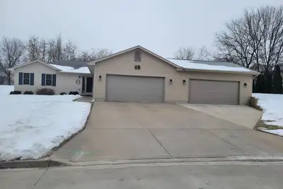 Image de Beautiful house located 5 minutes drive to Eaa Airventue