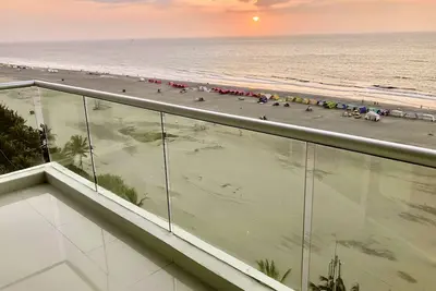 Image de Beachfront Apartment / Panoramic View of the Beach and Ocean