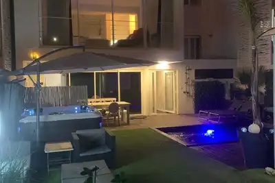 Image de Luxury house with Spa and Jacuzzi 2 steps from the beach and town center