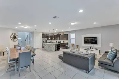 Image de Amazing 8br/6ba Mansion with Pool