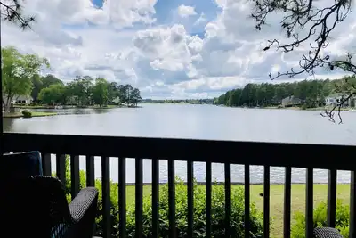 Image de 5 Star Pinehurst Lake Condo w Pool & Kayaks. Quiet